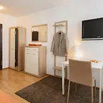 Hotel&boarding House Schlosserwirt Mering