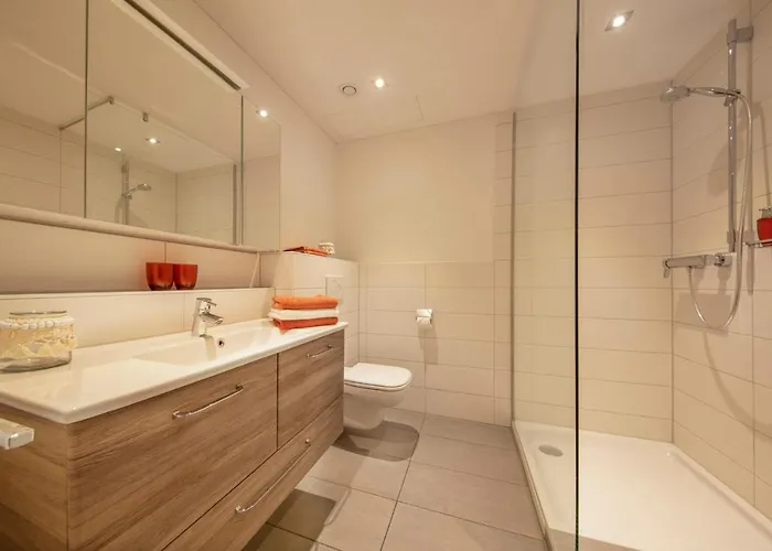 & Boarding House Schlosserwirt Hotel Mering