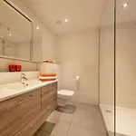 & Boarding House Schlosserwirt Hotel Mering