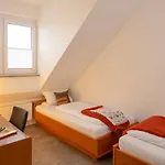 & Boarding House Schlosserwirt 3*