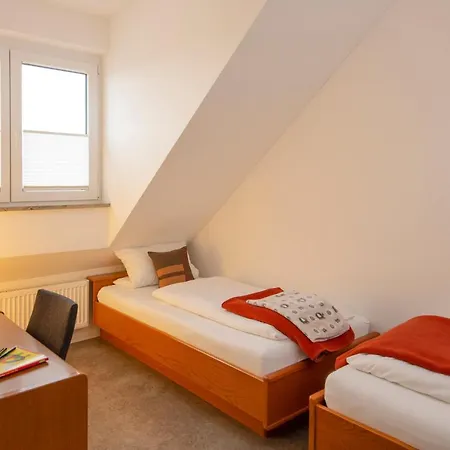 & Boarding House Schlosserwirt 3*