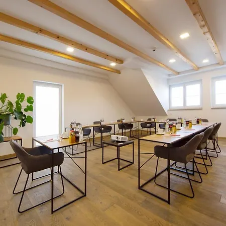 & Boarding House Schlosserwirt 3*