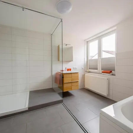 & Boarding House Schlosserwirt Hotel 3*
