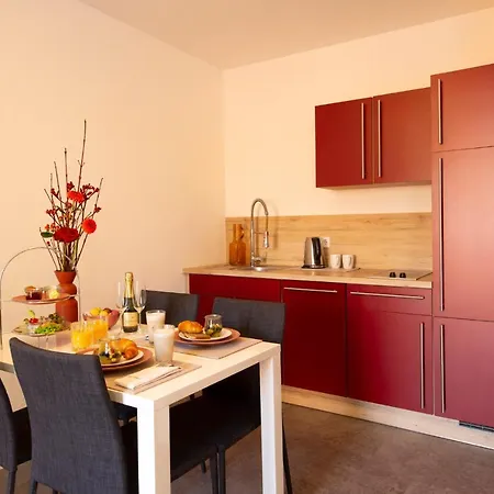 & Boarding House Schlosserwirt 3* Mering