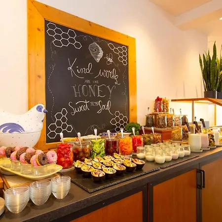 & Boarding House Schlosserwirt Hotel 3*