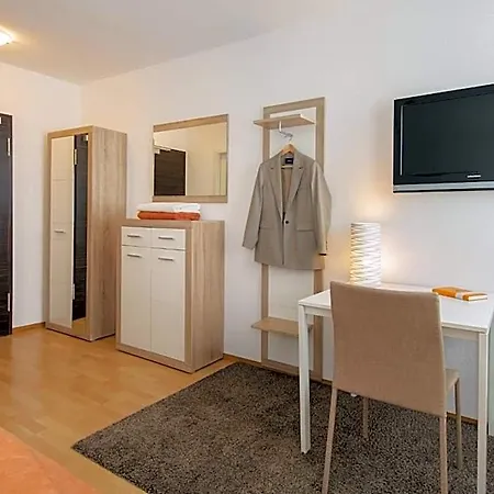Hotel & Boarding House Schlosserwirt
