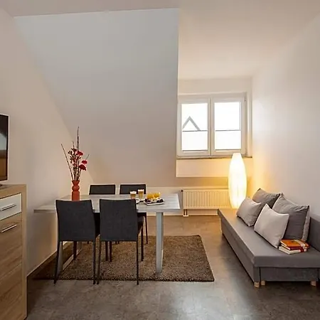 & Boarding House Schlosserwirt Отель