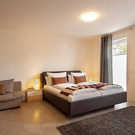 & Boarding House Schlosserwirt