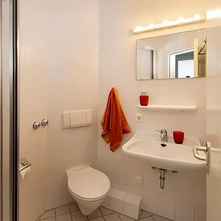 & Boarding House Schlosserwirt 3* Mering